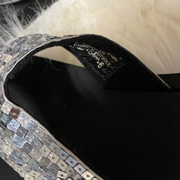 Yellow Box Black and Silver Flip Flops, size 6 EUC - Picture 12 of 13